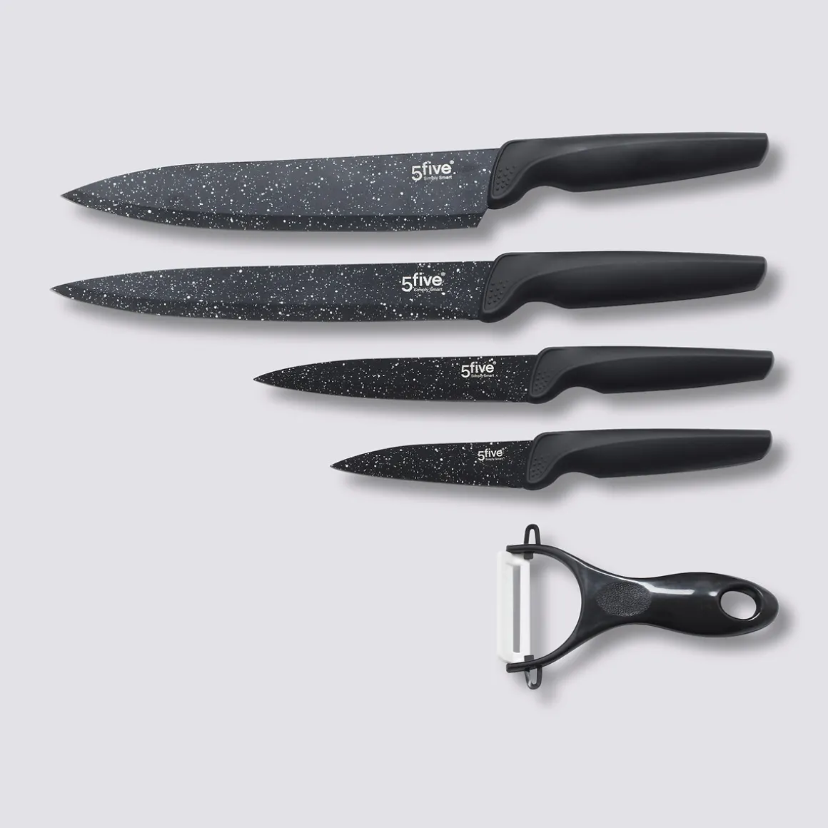4 couteaux acier, 1 éplucheur