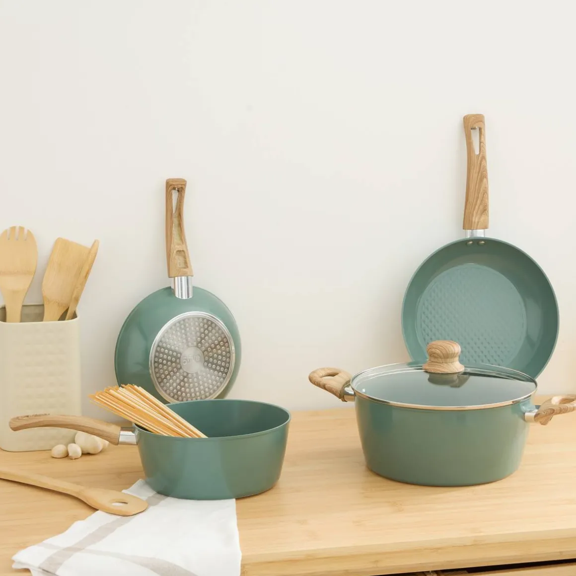 Batterie de cuisine, 5 pièces + 1 protection
